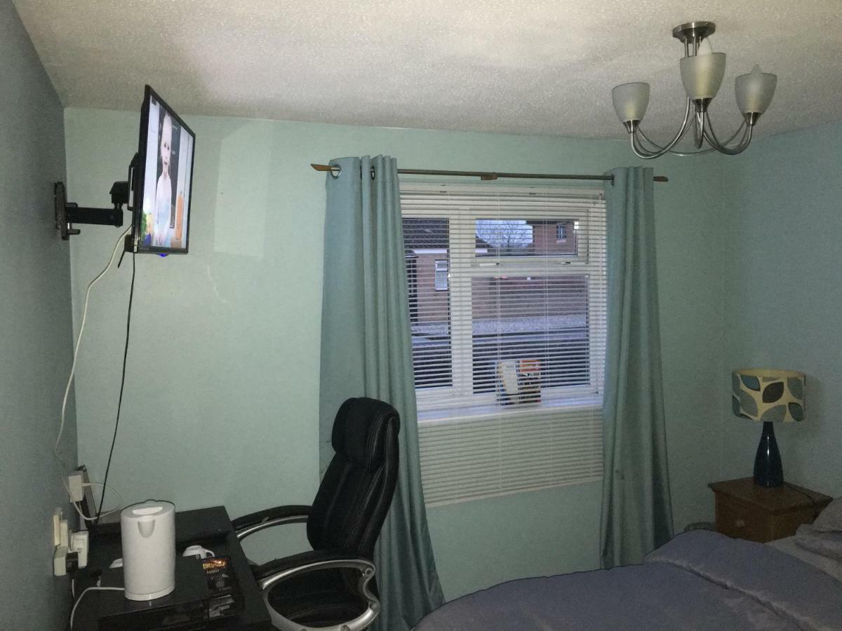 Travelling Stop Apartment Swindon Exterior photo