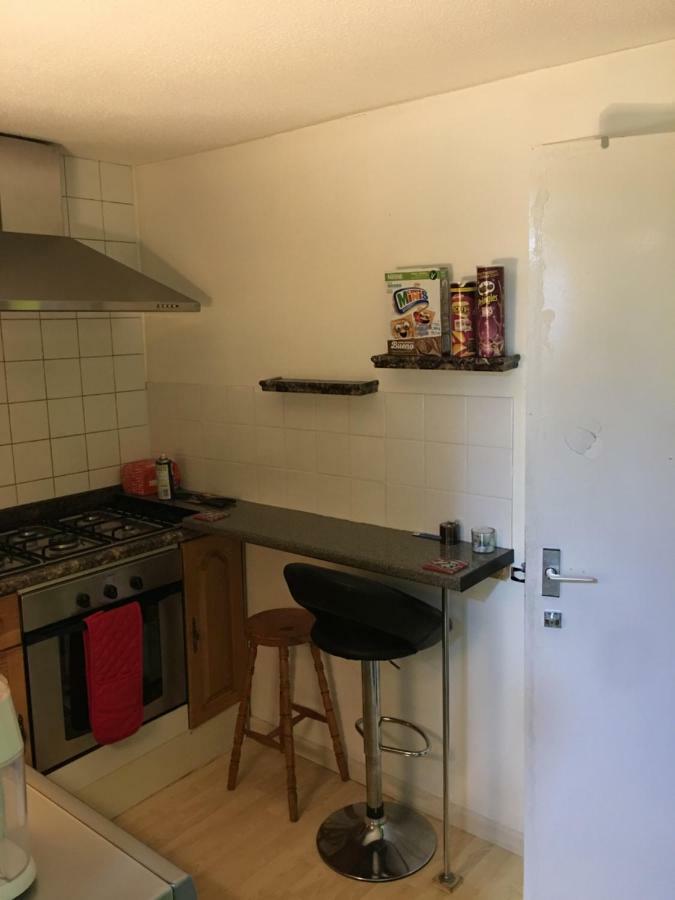 Travelling Stop Apartment Swindon Exterior photo